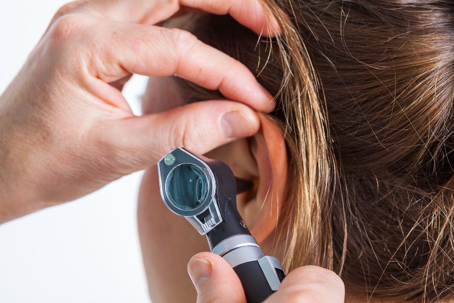 Cómo limpiar los oídos correctamente y sin dañarlos: consejos